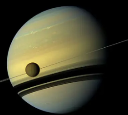 Satelit Titan
